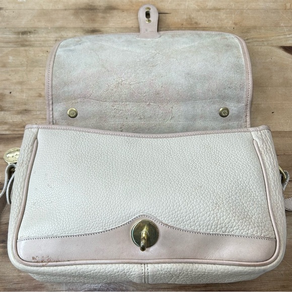 Authentic Dooney & Bourke Large Carrier Crossbody - Picture 6 of 16